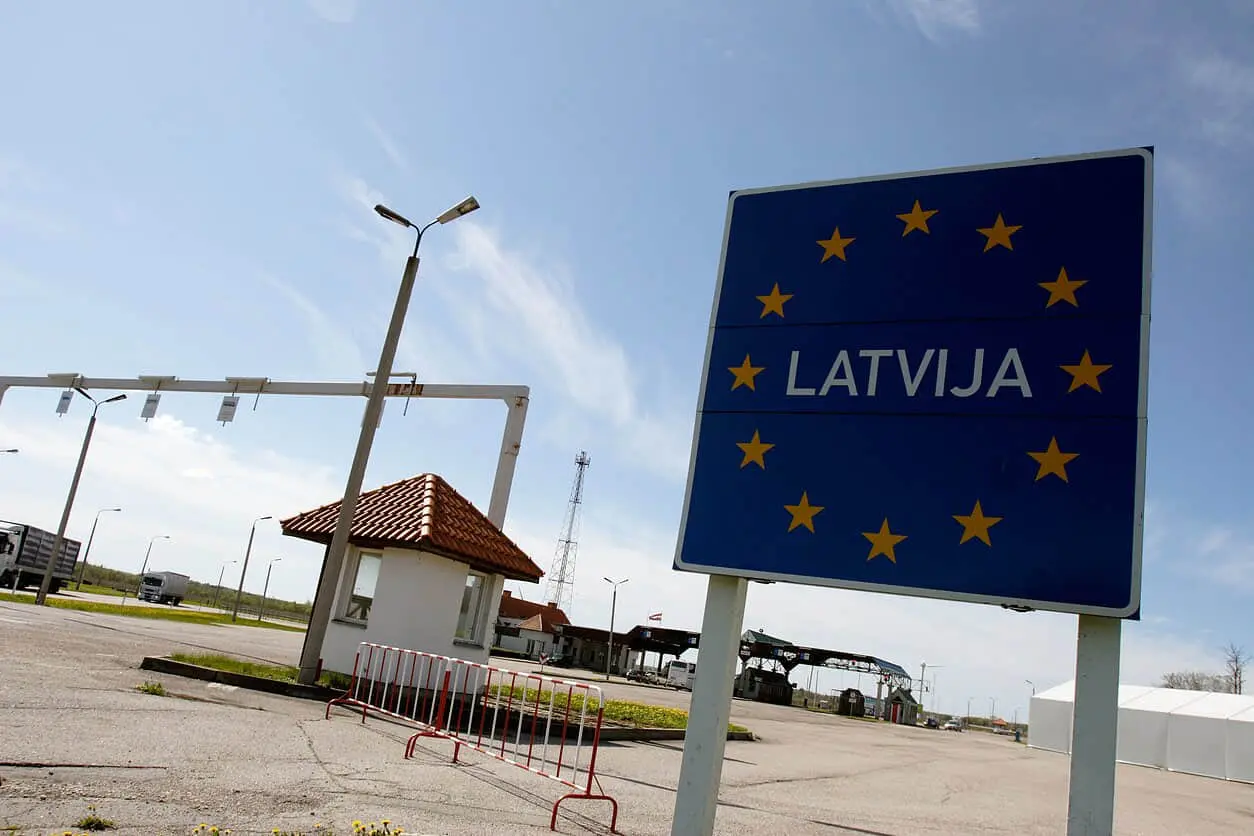 З 1 вересня Латвія посилює правила в'їзду іноземців, зокрема й українців