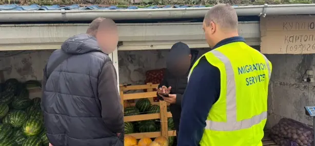 У Вінниці перевіряли мігрантів на базарі, виявили двох порушників