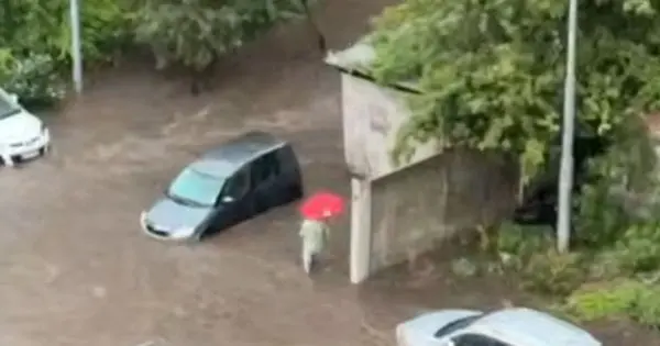 У Києві через сильну бурю затопило вулиці в кількох районах