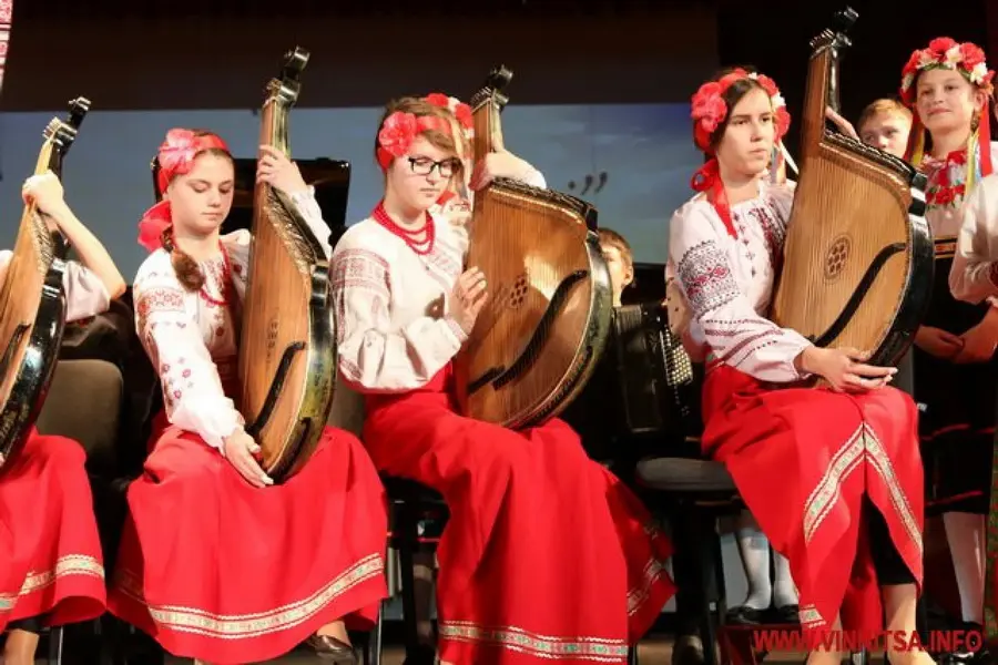 Скільки коштує навчання у музичних та мистецьких школах Вінницької громади