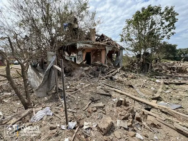 Росія вдарила по Сумькій громаді: є поранені — ОВА