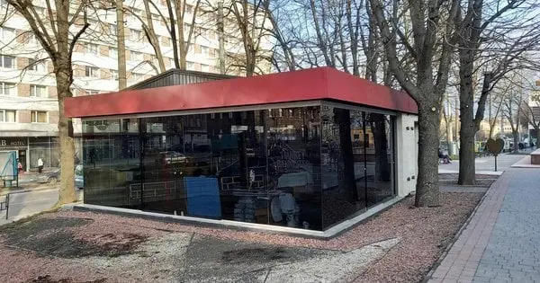 Суд зобовʼязав власника знести незаконний МАФ навпроти готелю «Львів»