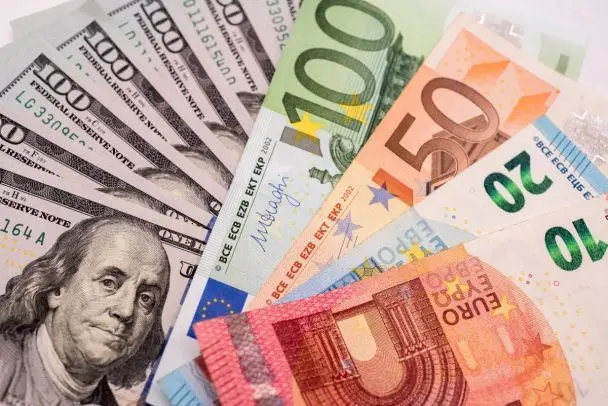 Курс валют на вихідні від НБУ: долар здешевшав