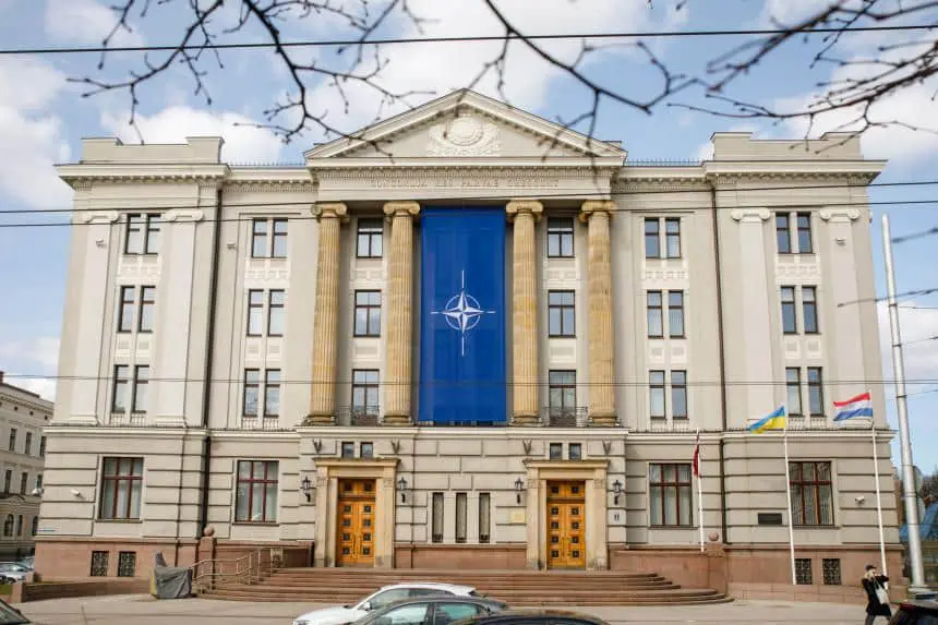 Латвія викликала голову посольства РФ через порушення повітряного простору Естонії