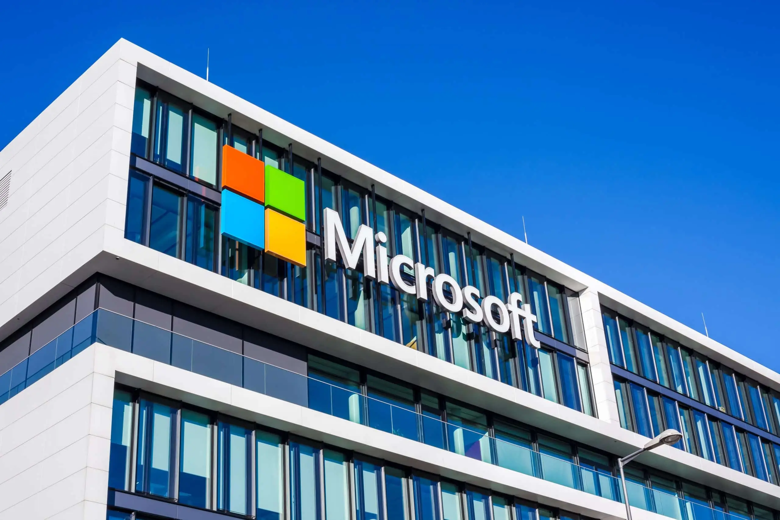 Штучний інтелект від Microsoft діагностує в 4 рази точніше за лікарів