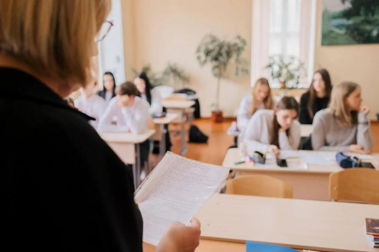 Без фізики, але з фізкультурою: в школах України скоротять перелік обов’язкових предметів