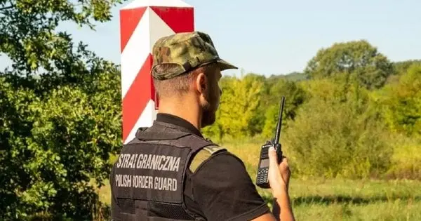 Польща депортує українця, який разом з білорускою запустив дрон над урядовим кварталом