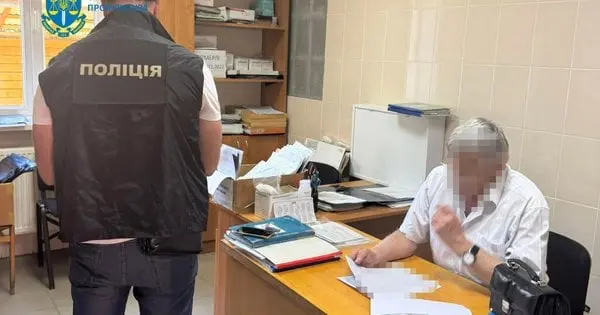 На Закарпатті лікар за хабарі робив ухилянтів хворими на туберкульоз
