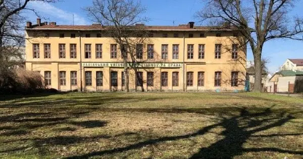 Приватний університет родини Сопільників виселили з комунального приміщення у Львові