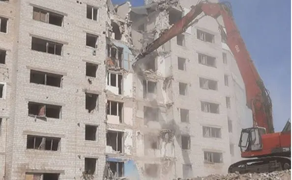 Відбудова будинку з півником у Бородянці: коли здадуть?