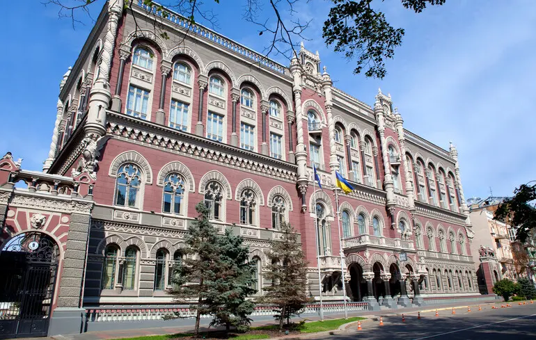 Нацбанк послабив валютні обмеження: хто виграє?