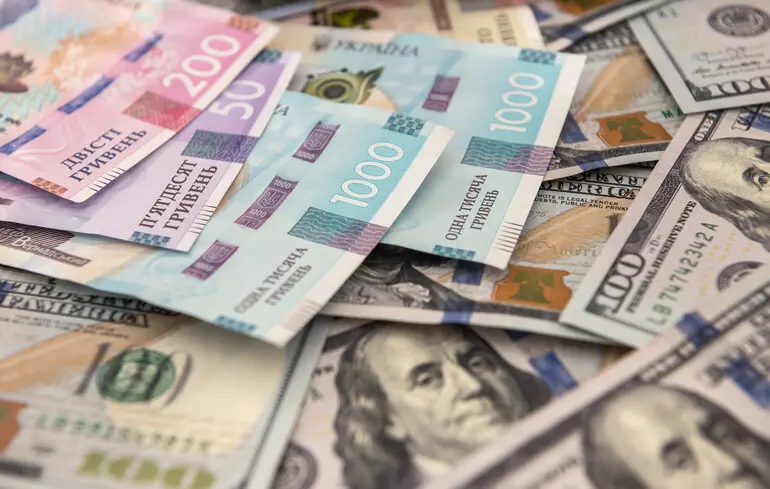 Курс долара в Україні: експерти прогнозують поступову девальвацію гривні 
