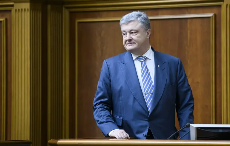 Слідство у справі Порошенка завершили, зараз обирають суд для розгляду провадження – адвокат