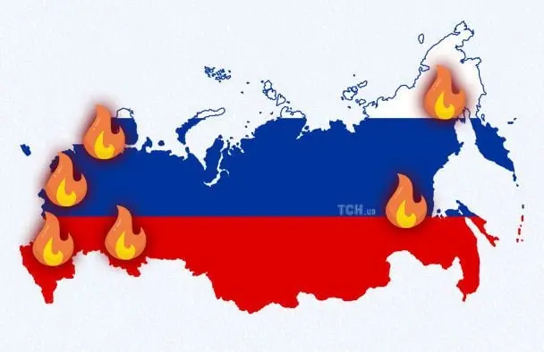 Росію масовано атакували дрони: у Москві знову закривали аеропорт (відео)