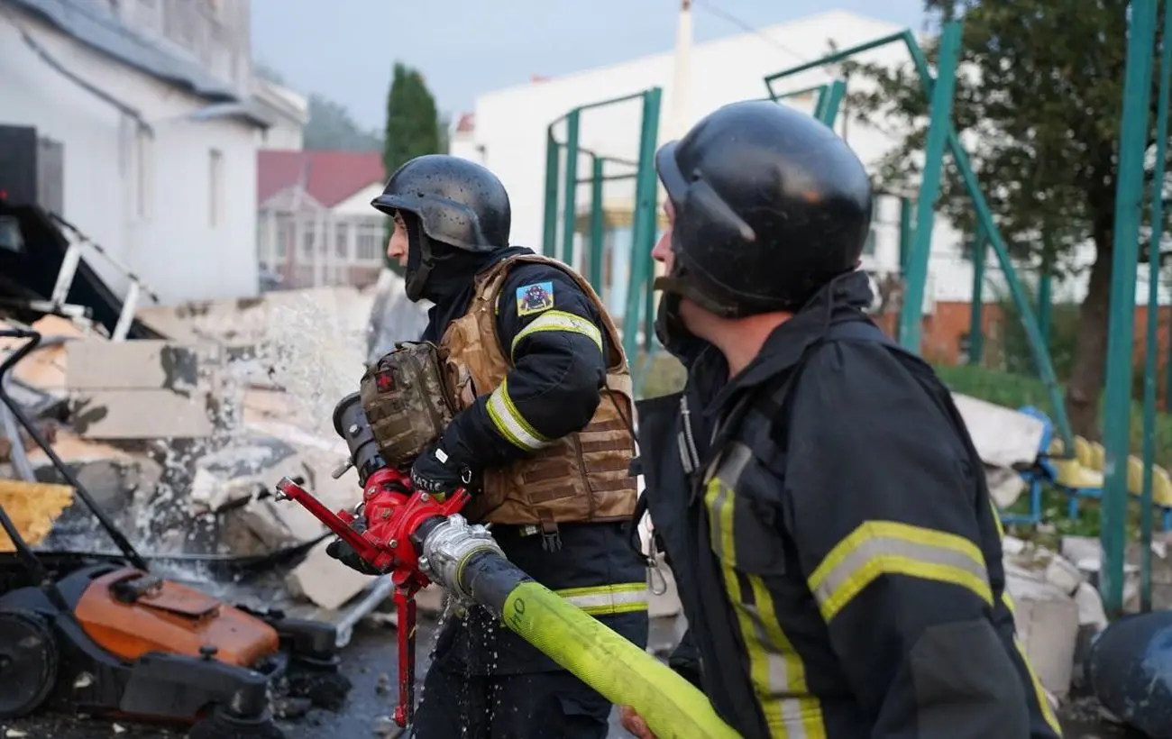 Окупанти вдарили балістикою по фермі у Миколаївській області: є поранені і жертва