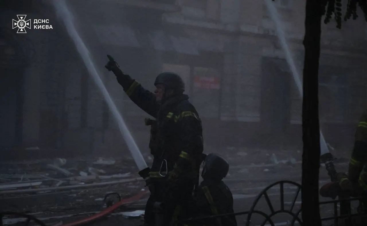 У Подільському районі внаслідок нічної атаки загинули дві жінки: 68-річна мешканка столиці та 22-річна поліцейська