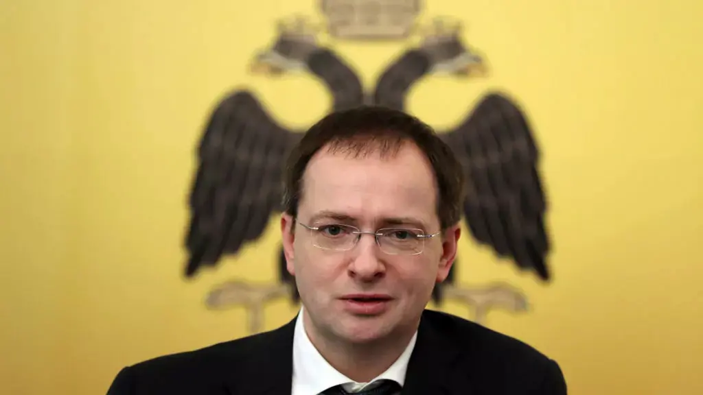 Россияне перед вторым раундом переговоров расследуют "угрозы" Мединскому самокатами