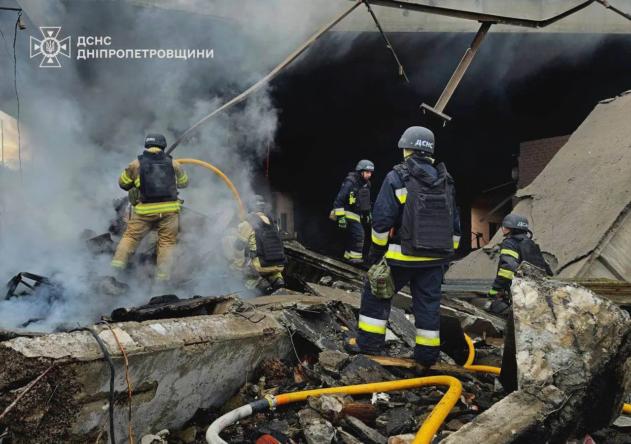 Ракетний удар по Дніпру: є постраждалі та руйнування