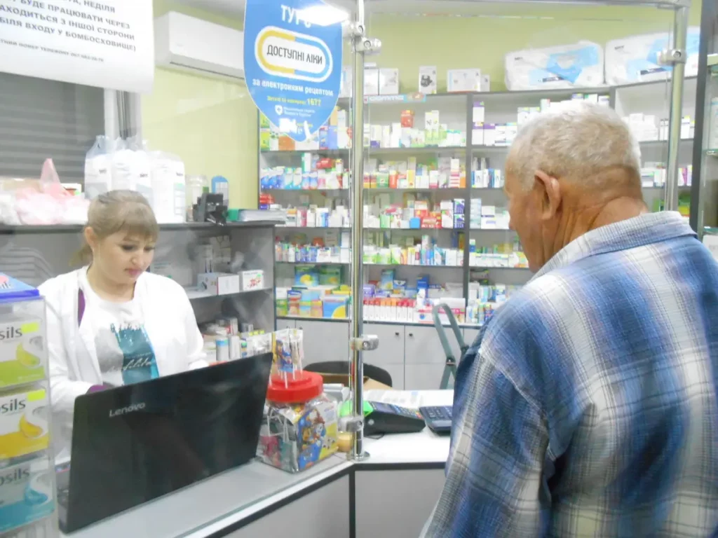 За пігулкою – за 60 кілометрів або за кордон: де купують ліки мешканці Одещині?
