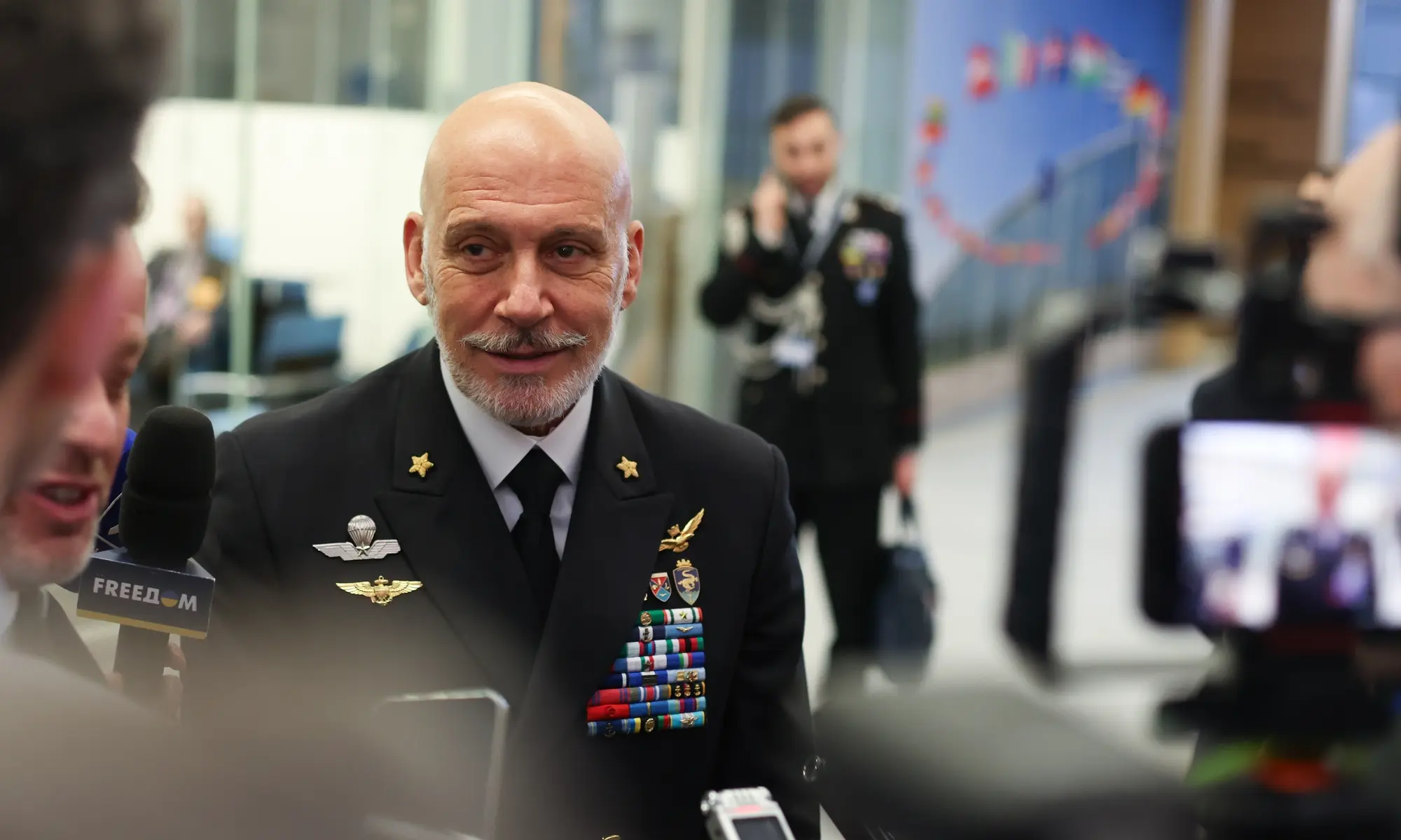 Глава военного комитета НАТО: Говорить о размещении миротворцев в Украине еще рано