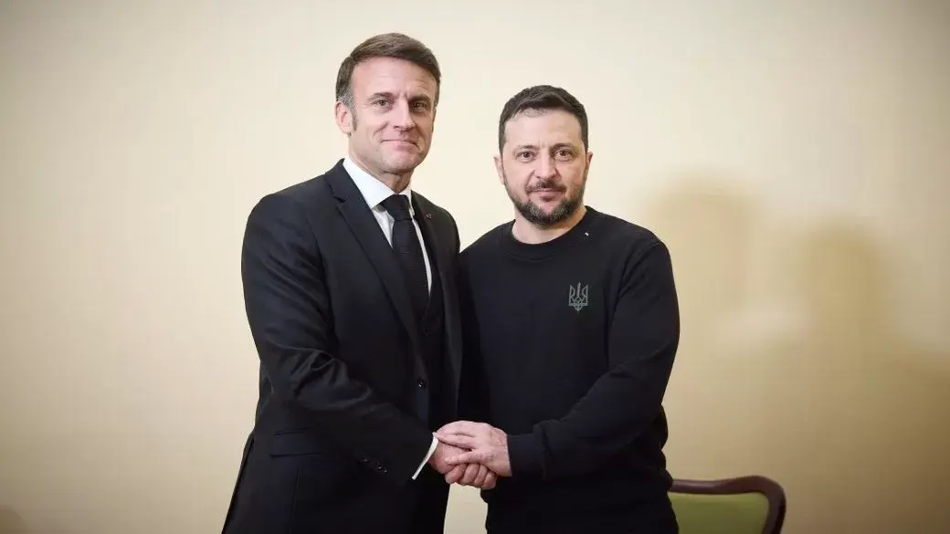 Зеленський прибув до Парижа для зустрічі з Макроном і саміту "коаліції рішучих"