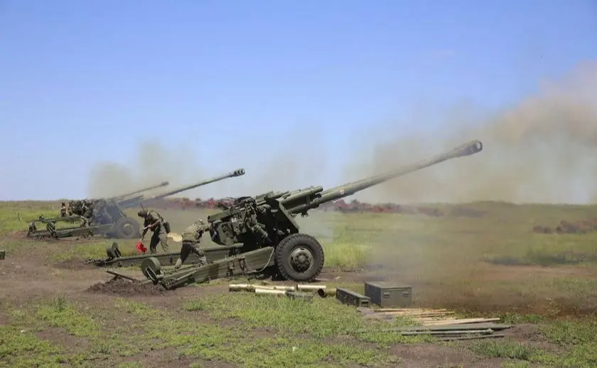 Воїни ЗСУ вистежили та знищили замасковану гаубицю ворога. ВІДЕО