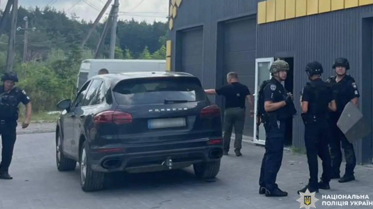Вбитими знайшли двох працівників автосервісу на Львівщині