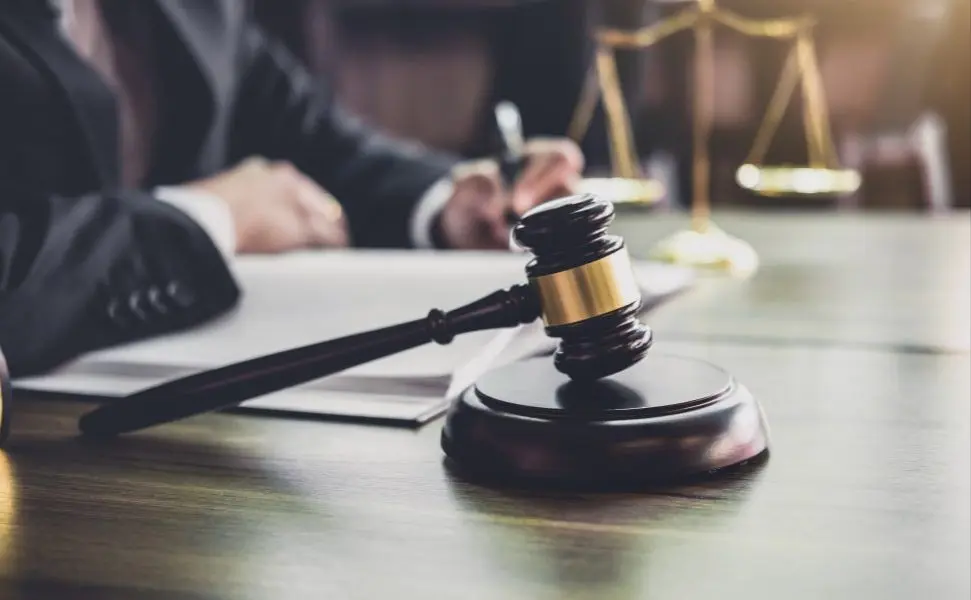 За 60 тисяч доларів обіцяв переправити двох військовозобов’язаних до Молдови: у Києві судитимуть ділка