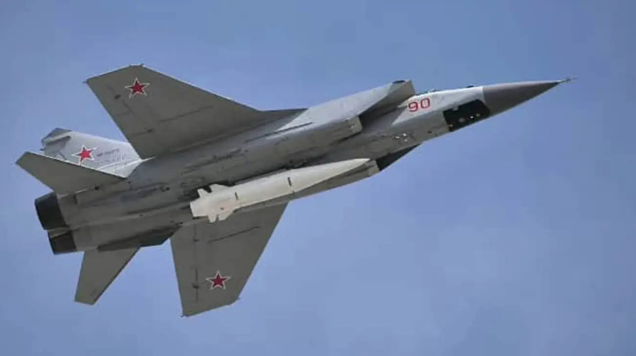 В РФ злітав Міг-31К, окупанти атакують дронами: у багатьох містах чули вибухи