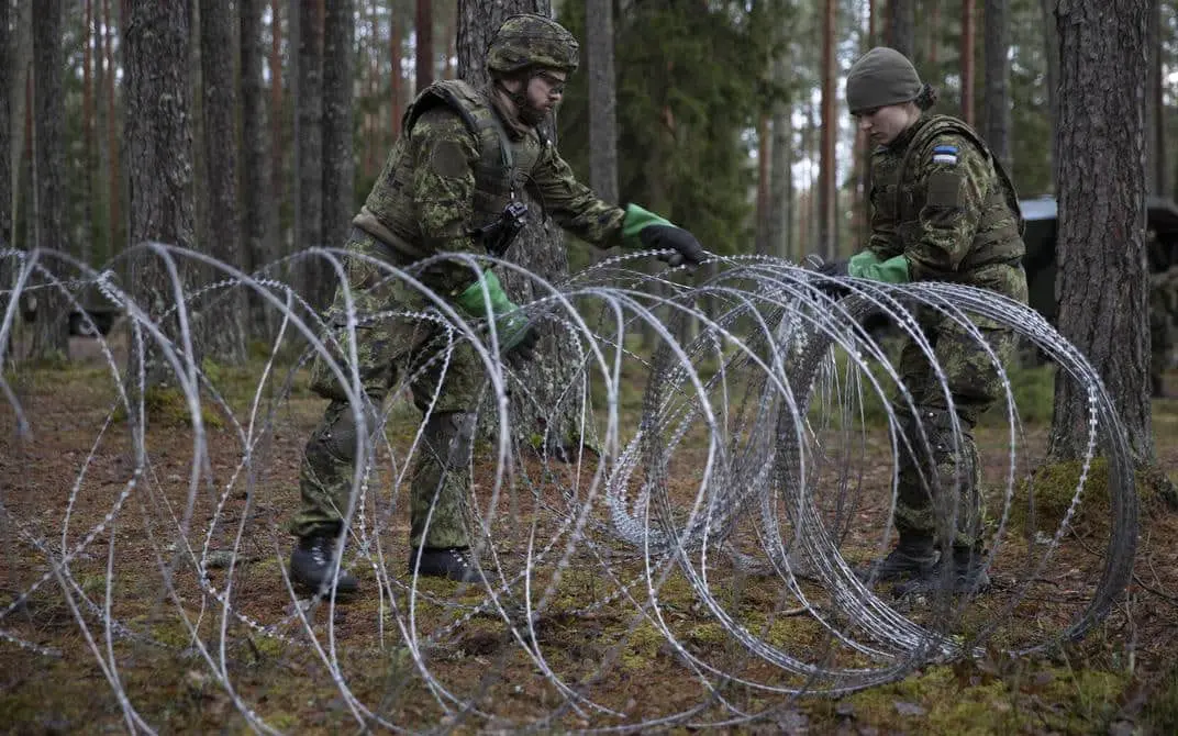 Опозиція Естонії закликає закрити кордон після порушення повітряного простору Росією