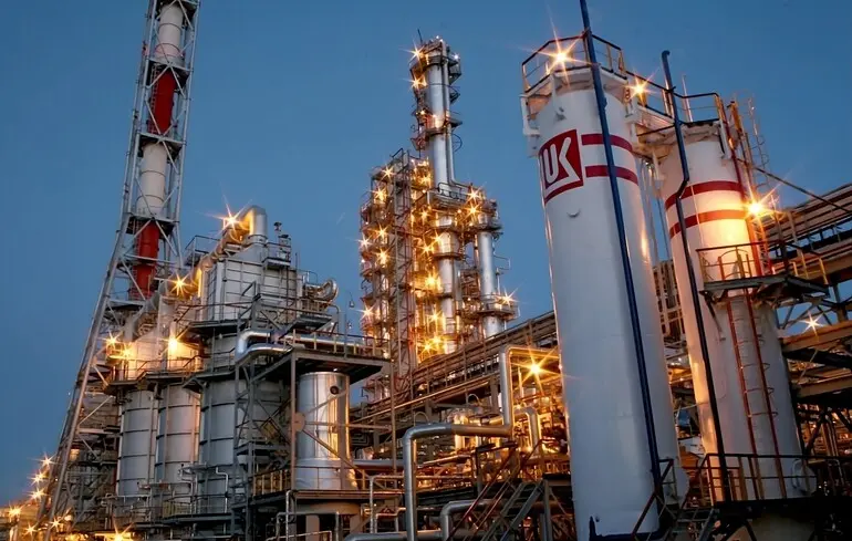 Drone Attack Targets Волгоград Oil Refinery & Airport Closure