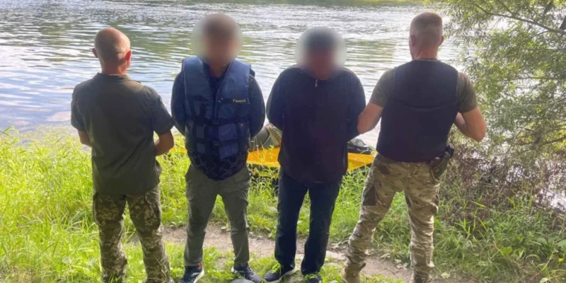 Сміливці на скутерах спробували незаконно перетнути кордон