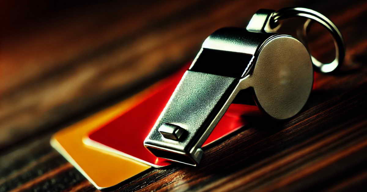 Арбітр Деніз Айтекін йде з футболу після 30 років роботи
