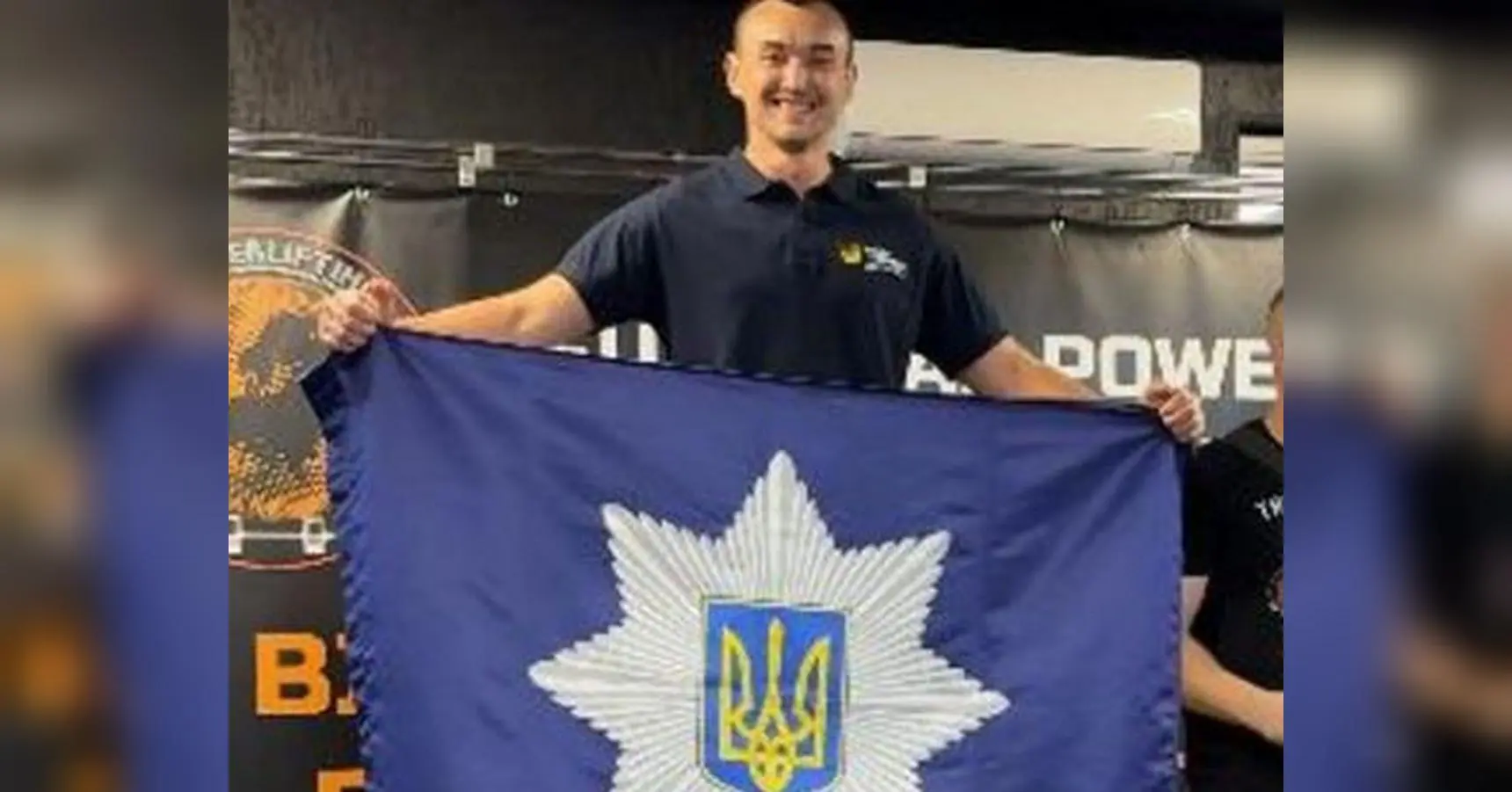 Для занять не потрібні новомодні зали та багато обладнання: кіберполіцейський з Київщини побив світовий рекорд з паверліфтингу