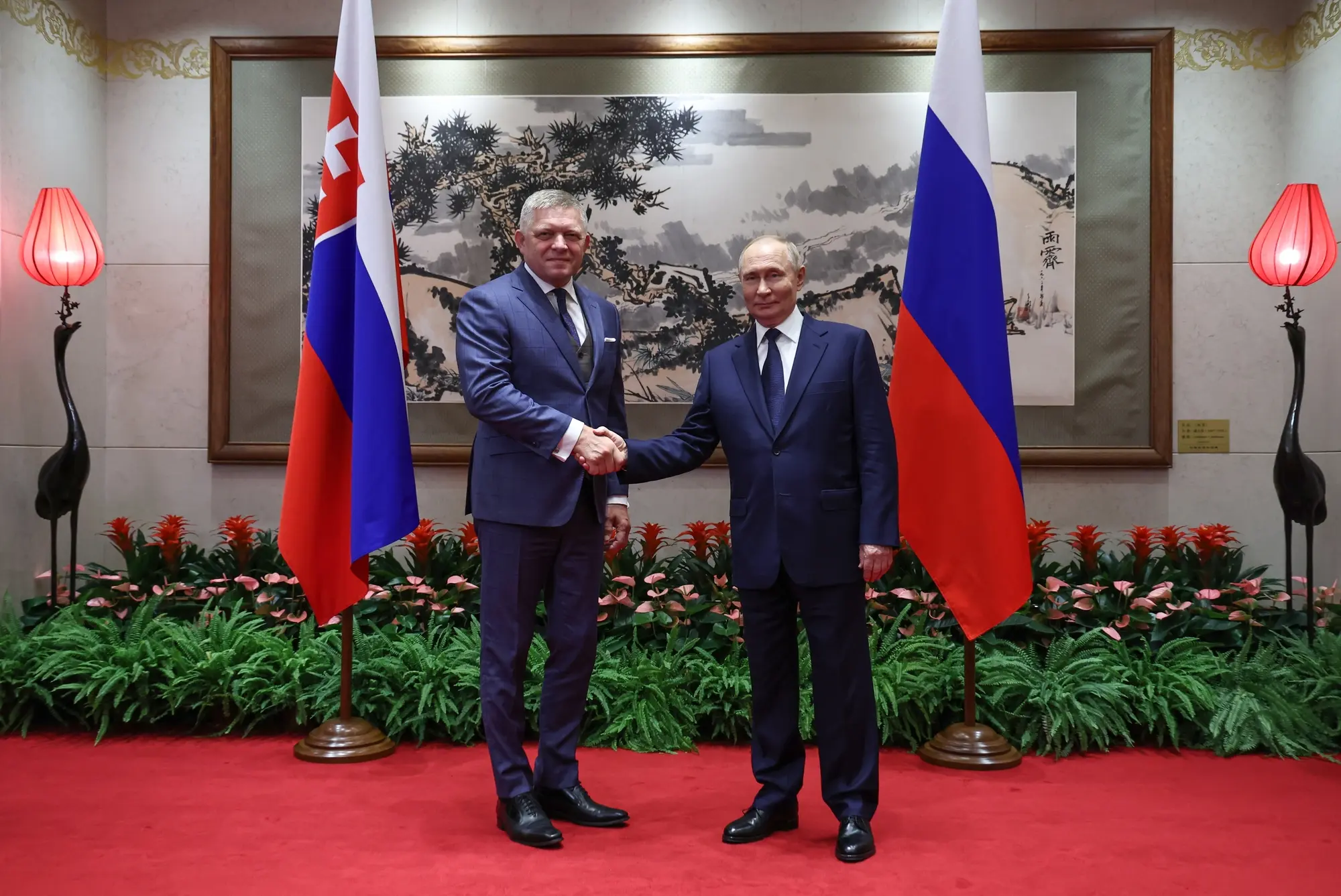 Зеленский упрекнул партнеров, которые обнимались с Путиным и жали "залитые кровью руки"