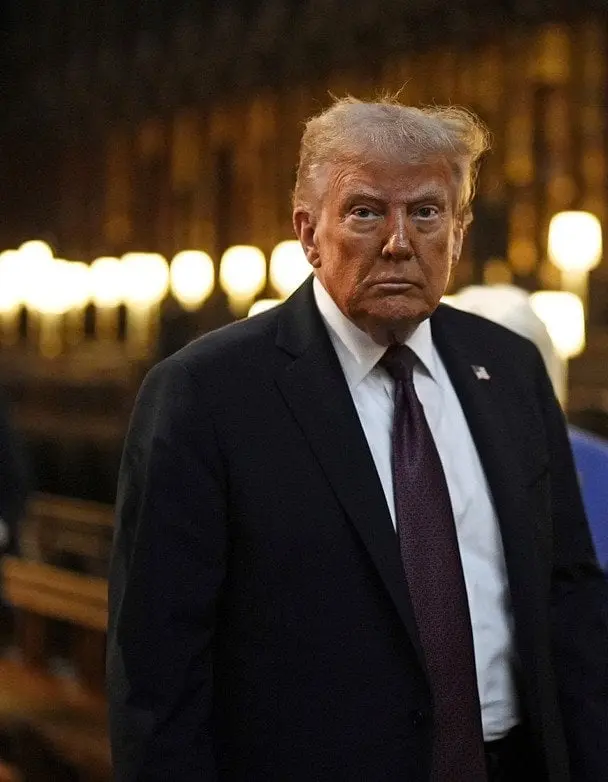 Що з рукою Трампа: загадкове фото спричинило спекуляції про здоров’я президента США