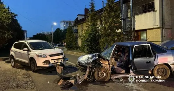 У Івано-Франківську легковик спричинив смертельну ДТП на зустрічній смузі (фото)