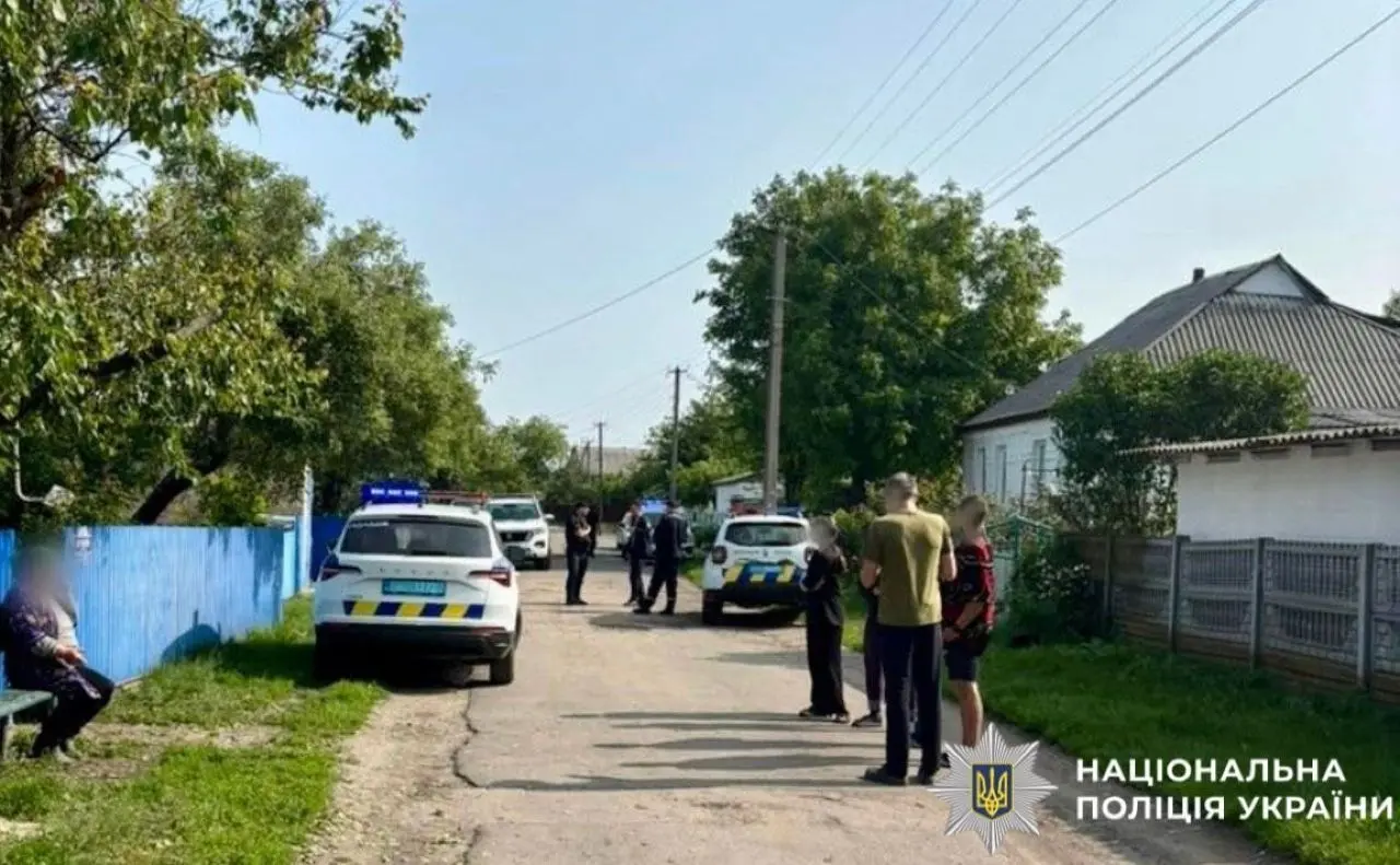 Пошкоджені приватні будинки: поліція Київщини фіксує наслідки атаки рф