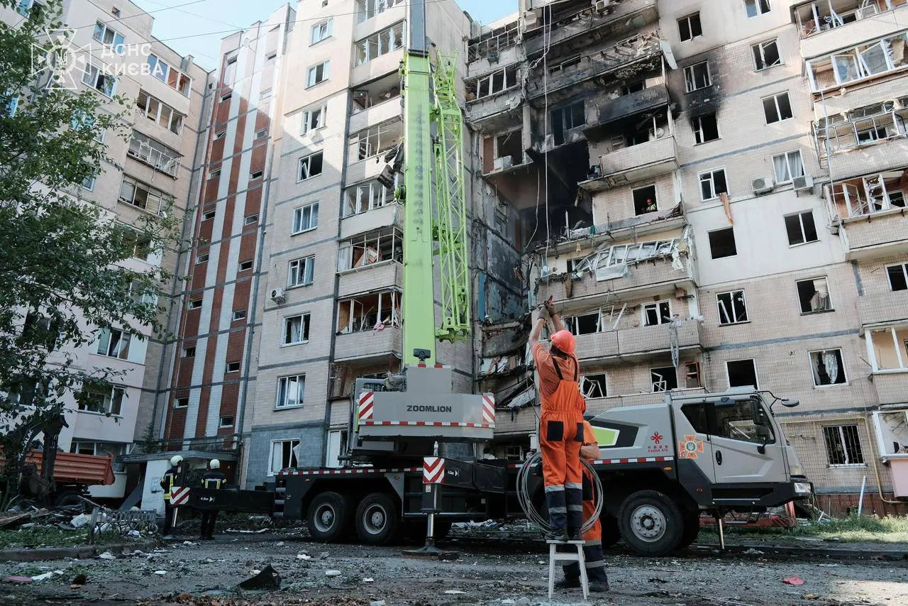 В Киеве на месте удара по многоэтажке завершили аварийно-спасательные работы – фото