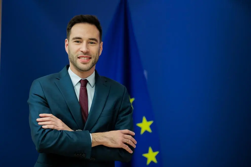 ЄС розбирається з ШІ-ботом соцмережі Маска після скарги Польщі
