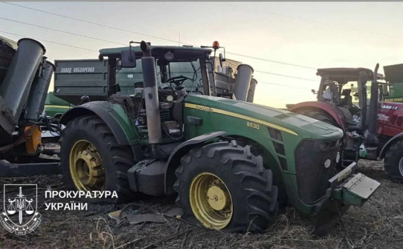 На Сумщині окупанти вдарили ракетою по полю, де збирали врожай. ФОТО