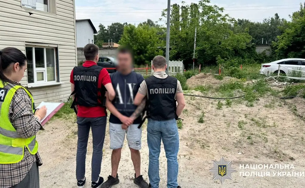 Поліція затримала киянина, який за 2 тисячі доларів обіцяв зняти військовозобов’язаного з розшуку