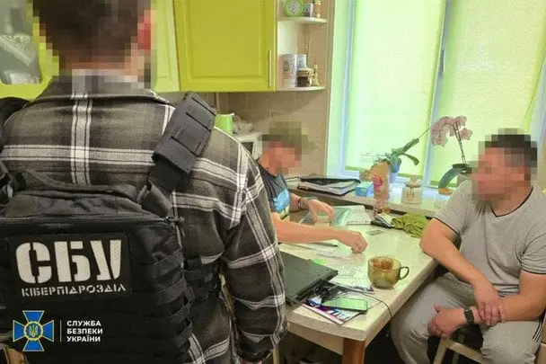 Працівник хімзаводу на замовлення ФСБ коригував повітряні атаки у 5 областях України