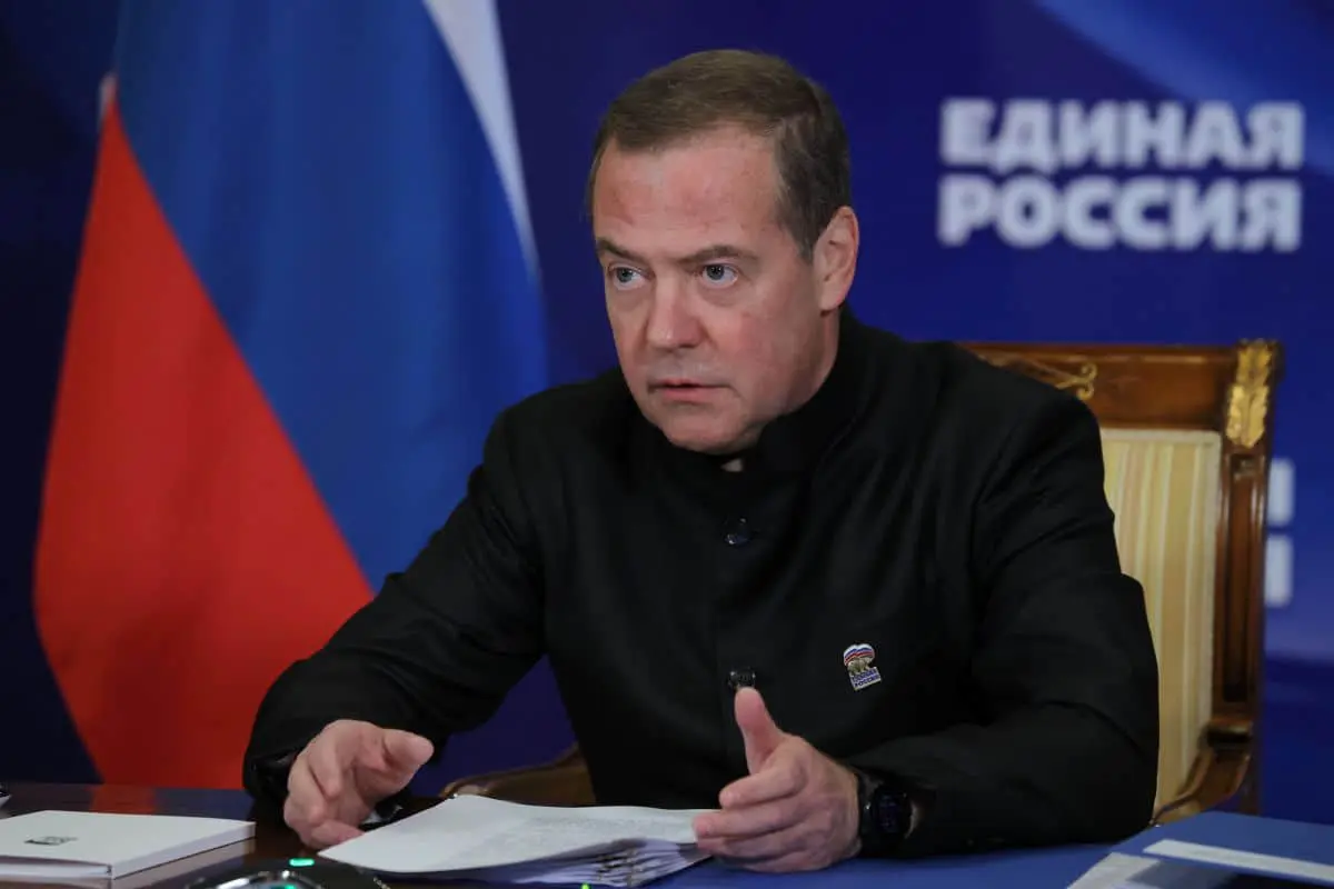 Медведєв: переговори у Стамбулі потрібні для "якнайшвидшої перемоги" РФ