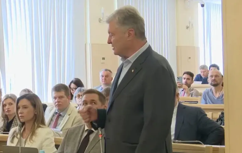 У Порошенка кажуть, що Фінмоніторинг не надавав Кабміну документів, підстав для санкцій не було
