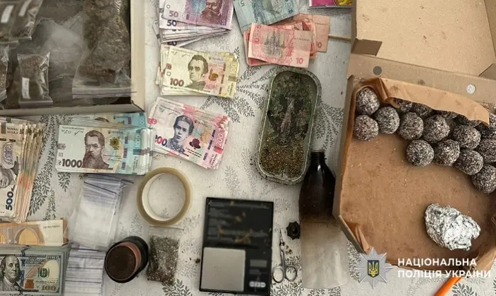 У Чернівцях чоловік продавав наркотики: йому загрожує до 10 років тюрми