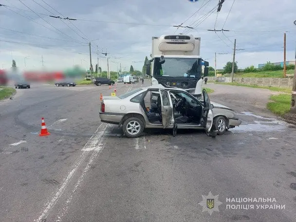 У Луцьку вантажівка знесла легковик: загинуло подружжя