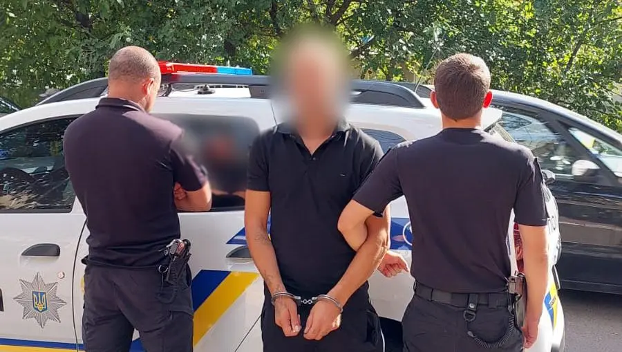 Житель Одеського району тричі «мінував» об’єкти: поліцейські затримали фігуранта