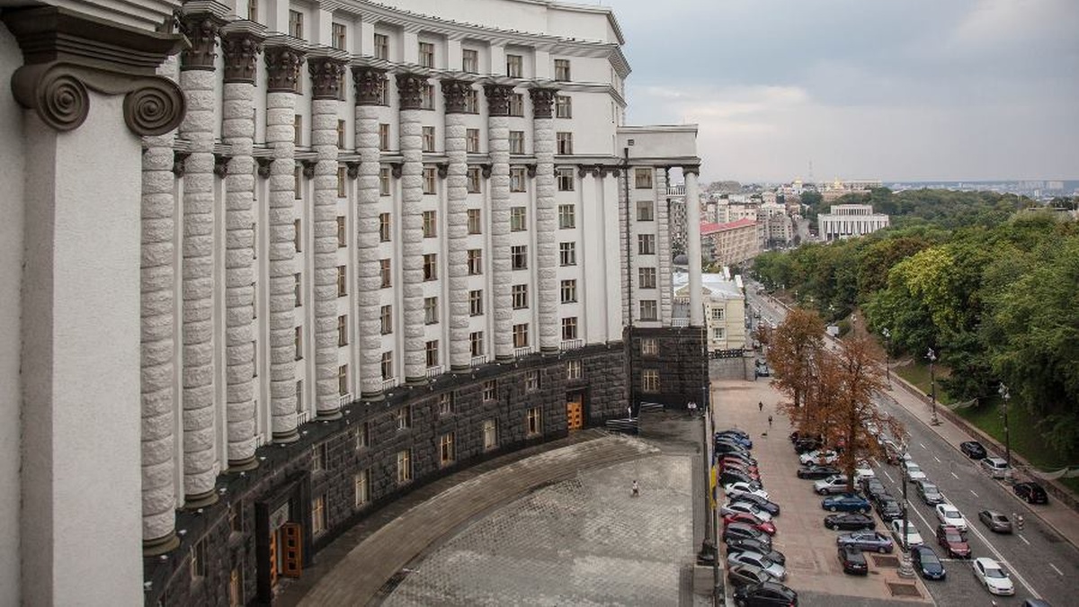 Раді пропонують дозволити нардепам обіймати посади членів Кабміну