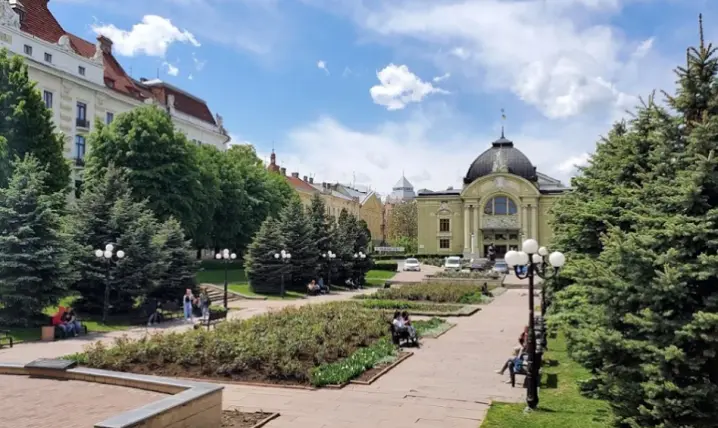 У Чернівцях сьогодні обмежать рух на Театральній площі: причина